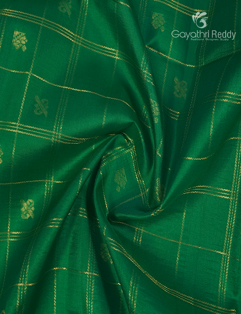 Pure Kanchipuram Vintage Silk Saree in Green and Orange