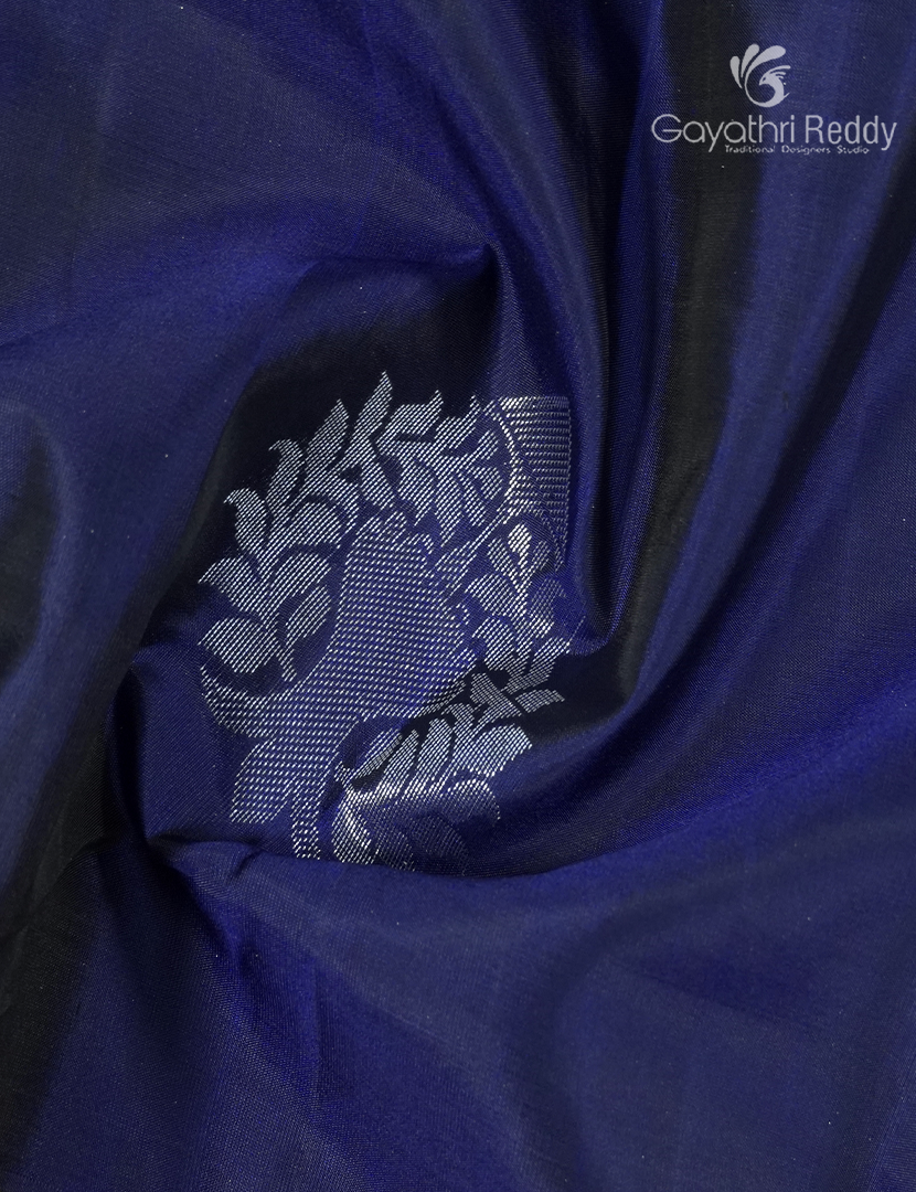 Pure Kanchipuram Festive Silk in Navy blue and drymehendi