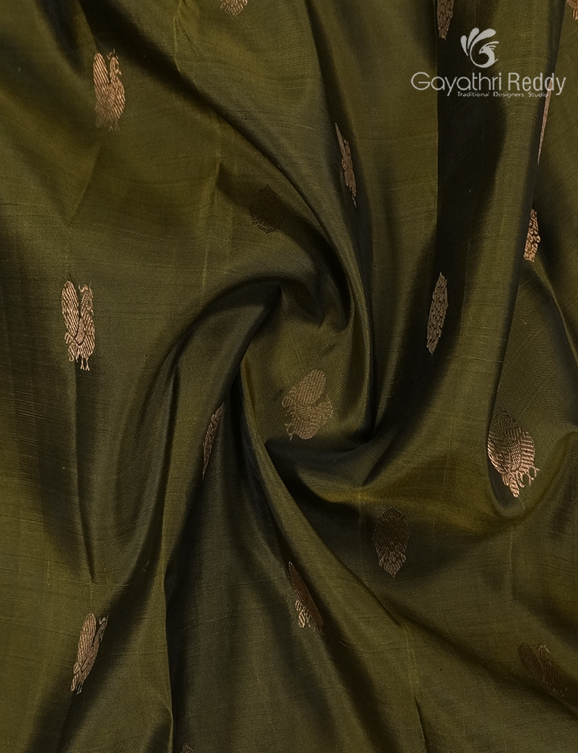 Pure Kanchipuram Silk Saree in Deep Olive Green (Small Borders )
