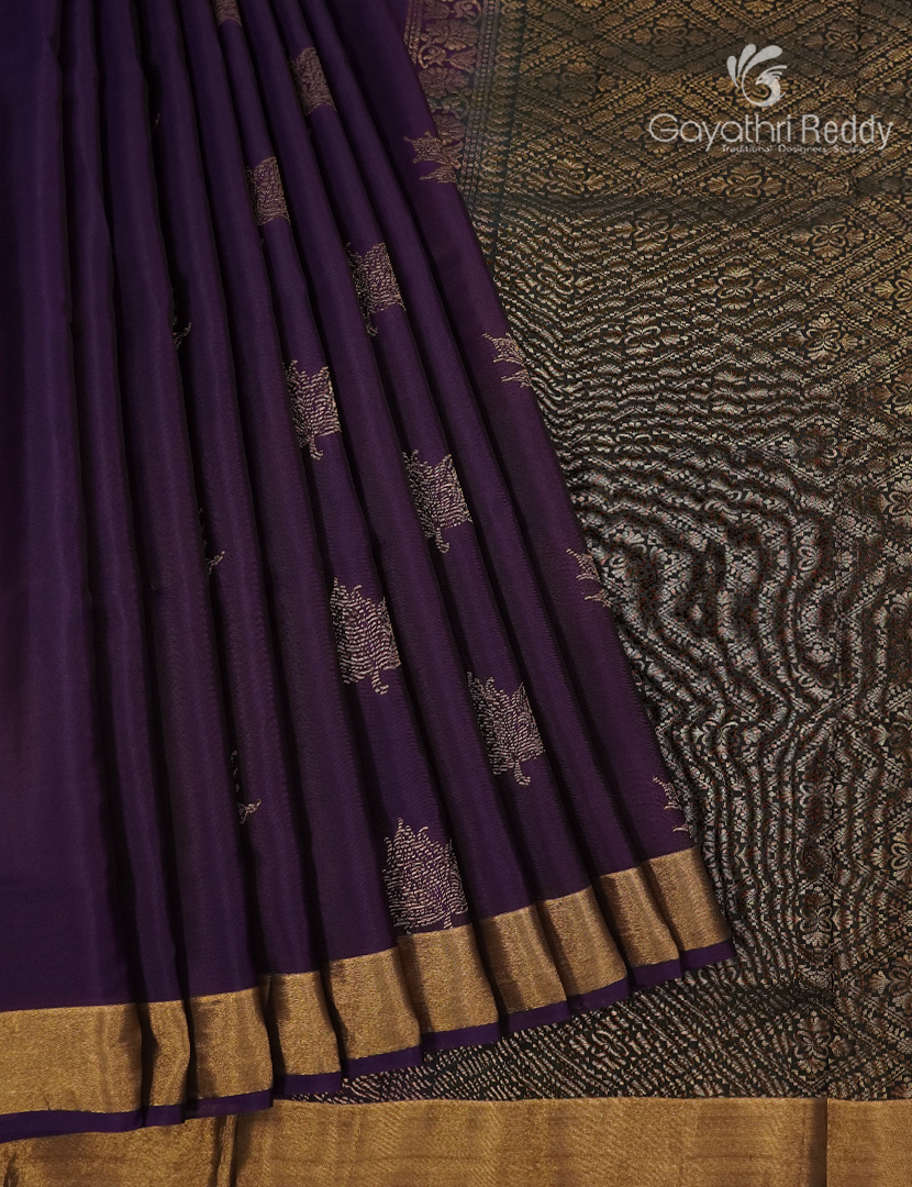 Pure Kanchipuram Silk Saree in Deep Violet ( Small Borders )