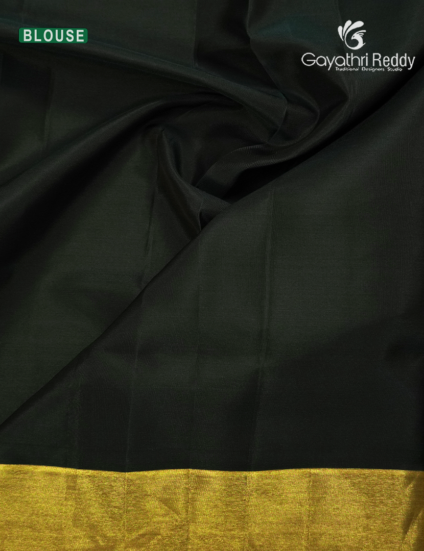 Pure Kanchipuram Silk Saree in Deep Violet ( Small Borders )