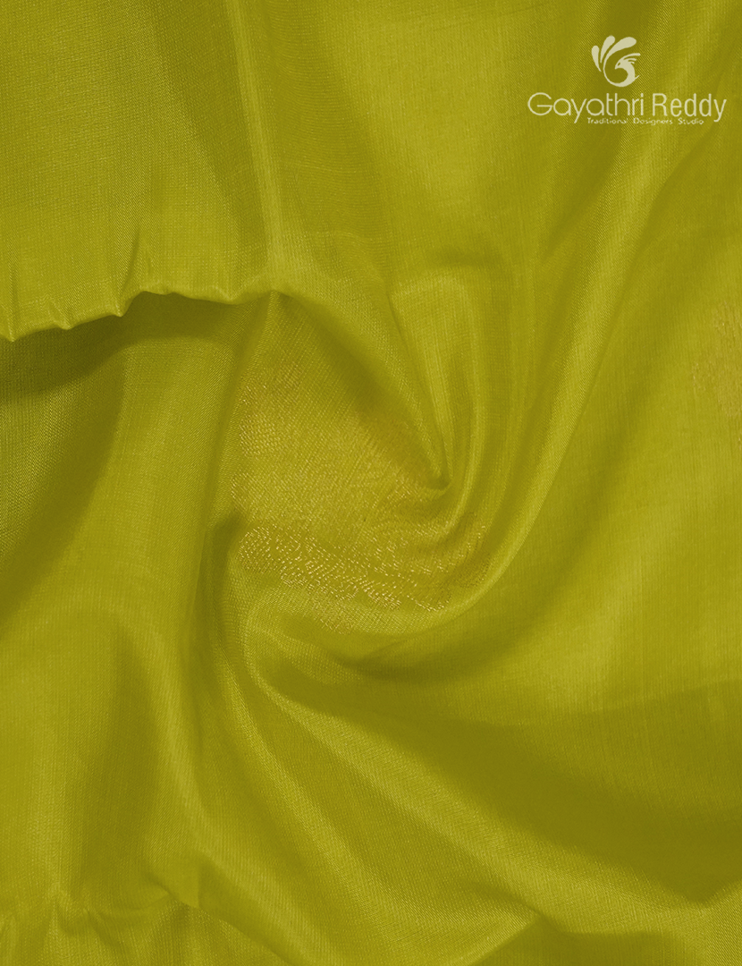 Pure Kanchipuram Silk Saree in Light Green ( Butta Style )