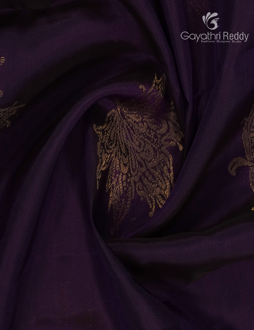 Pure Kanchipuram Silk Saree in Deep Violet ( Small Borders )