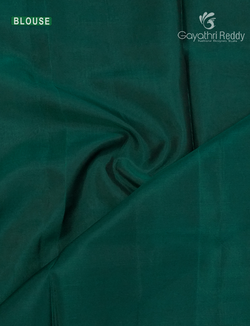 Pure Kanchipuram Silk Saree in Ivory ( Butta Style )