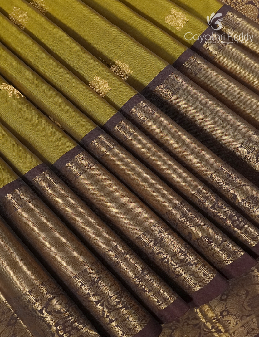 Pure Kanchipuram Silk Saree in Mehendi Green and Deep Brown (Broad Borders )