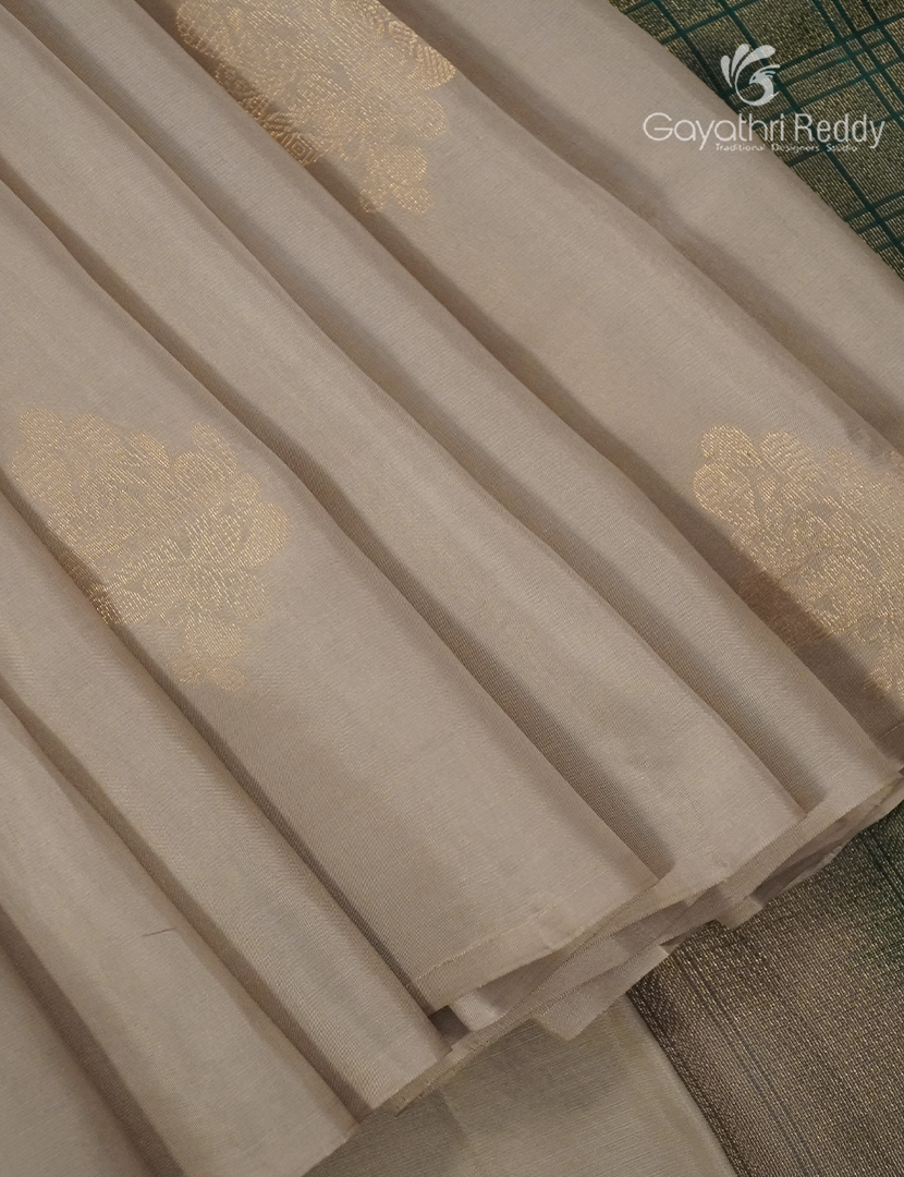 Pure Kanchipuram Silk Saree in Ivory ( Butta Style )