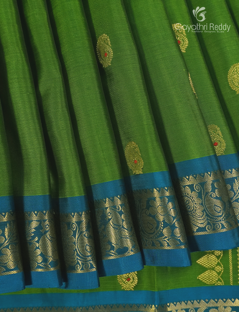 Pure Kanchipuram Silk Saree in Deep Leaf Green and Deep Peacock Blue