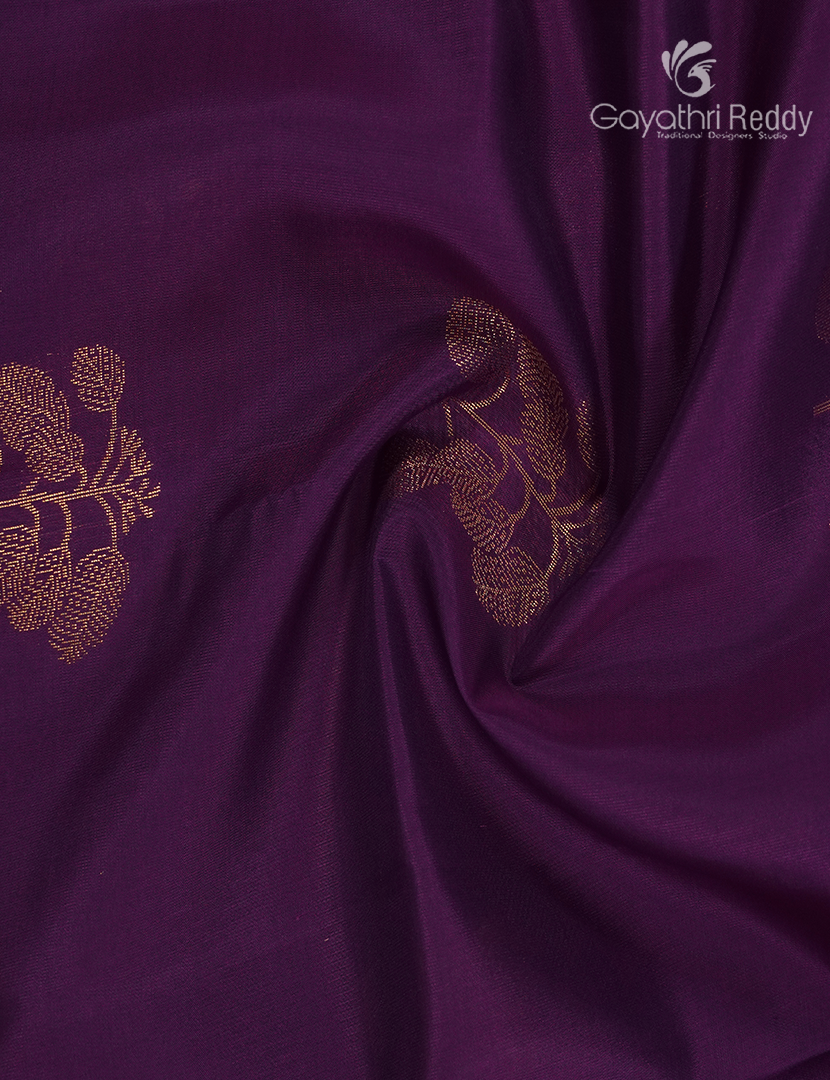 Pure Kanchipuram Silk Saree in Deep Jamun ( Small Borders )