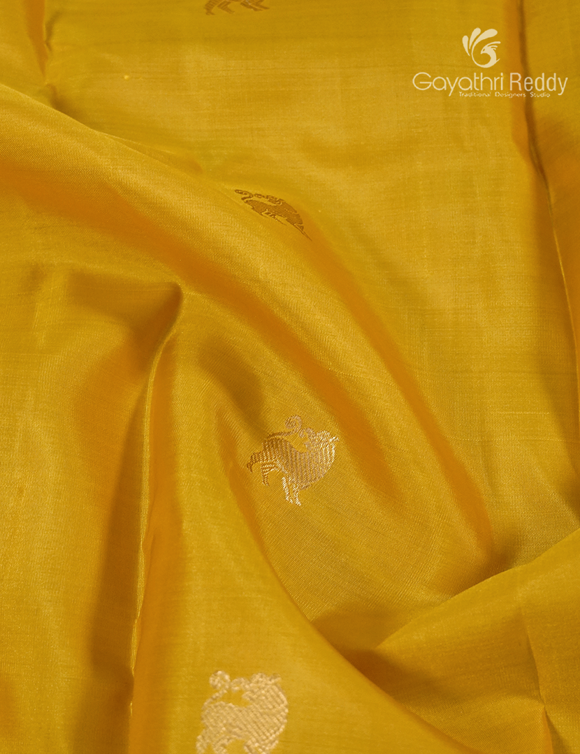 Pure Kanchipuram Silk Saree in Yellow (Medium Borders )