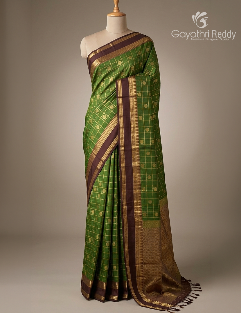 Pure Kanchipuram Vintage Silk Saree in Olive Green and Deep Brown