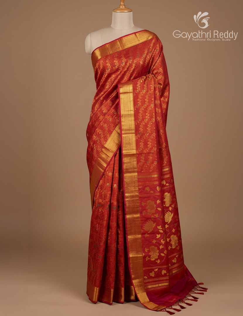Pure Kanchipuram Silk Saree in Rani Pink ( Butta Pattern )