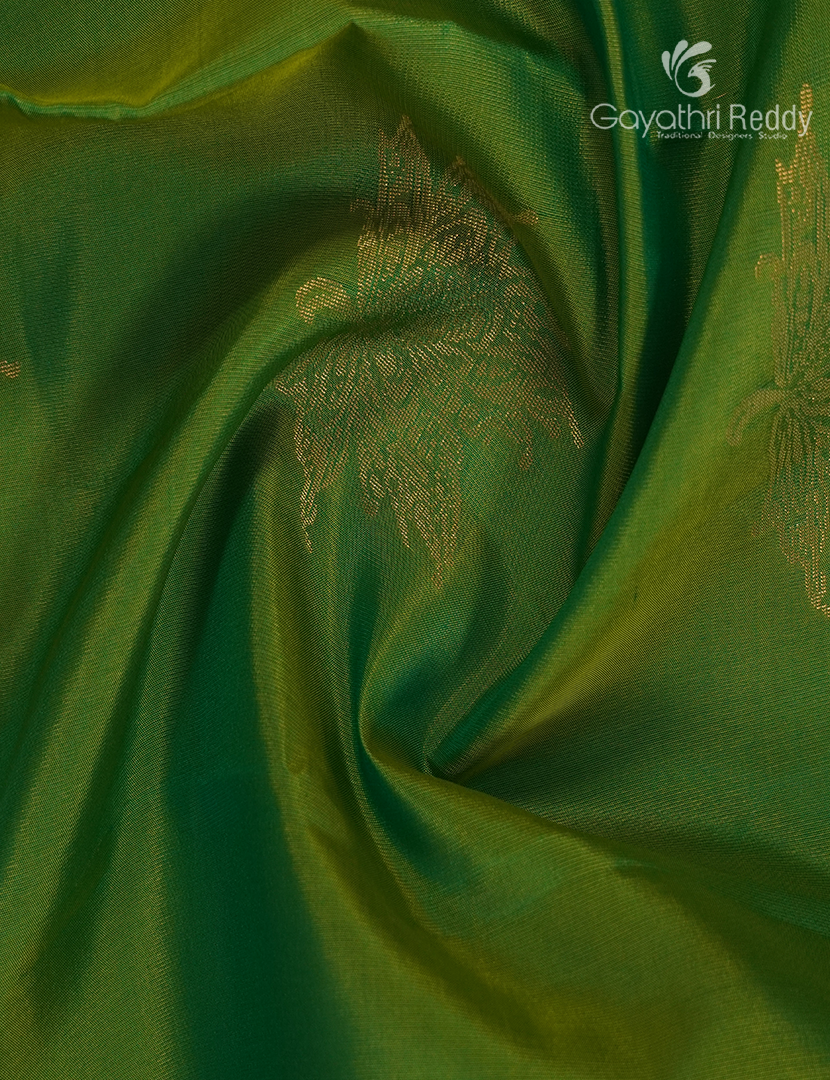 Pure Kanchipuram Silk Saree in Parrot Green ( Small Borders )