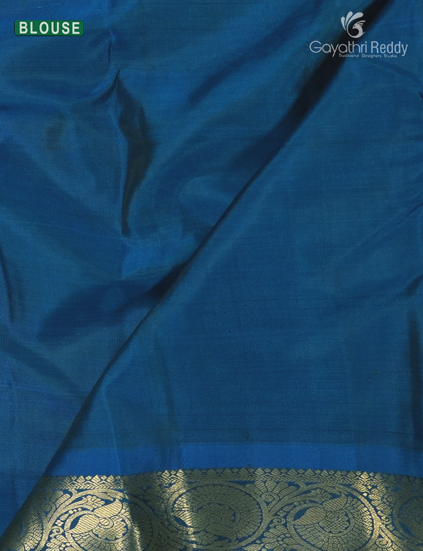 Pure Kanchipuram Silk Saree in Deep Leaf Green and Deep Peacock Blue