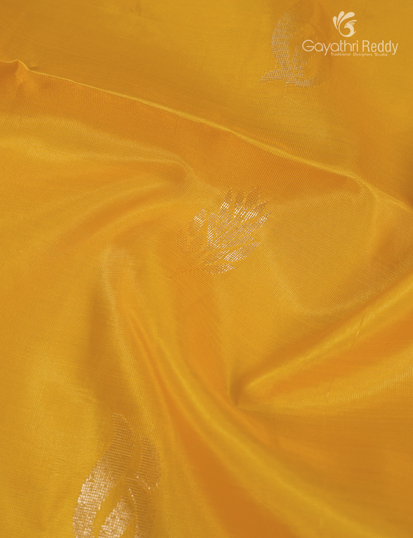 Light weight Kanchipuram Silk Saree in Yellow and Pastel Peach