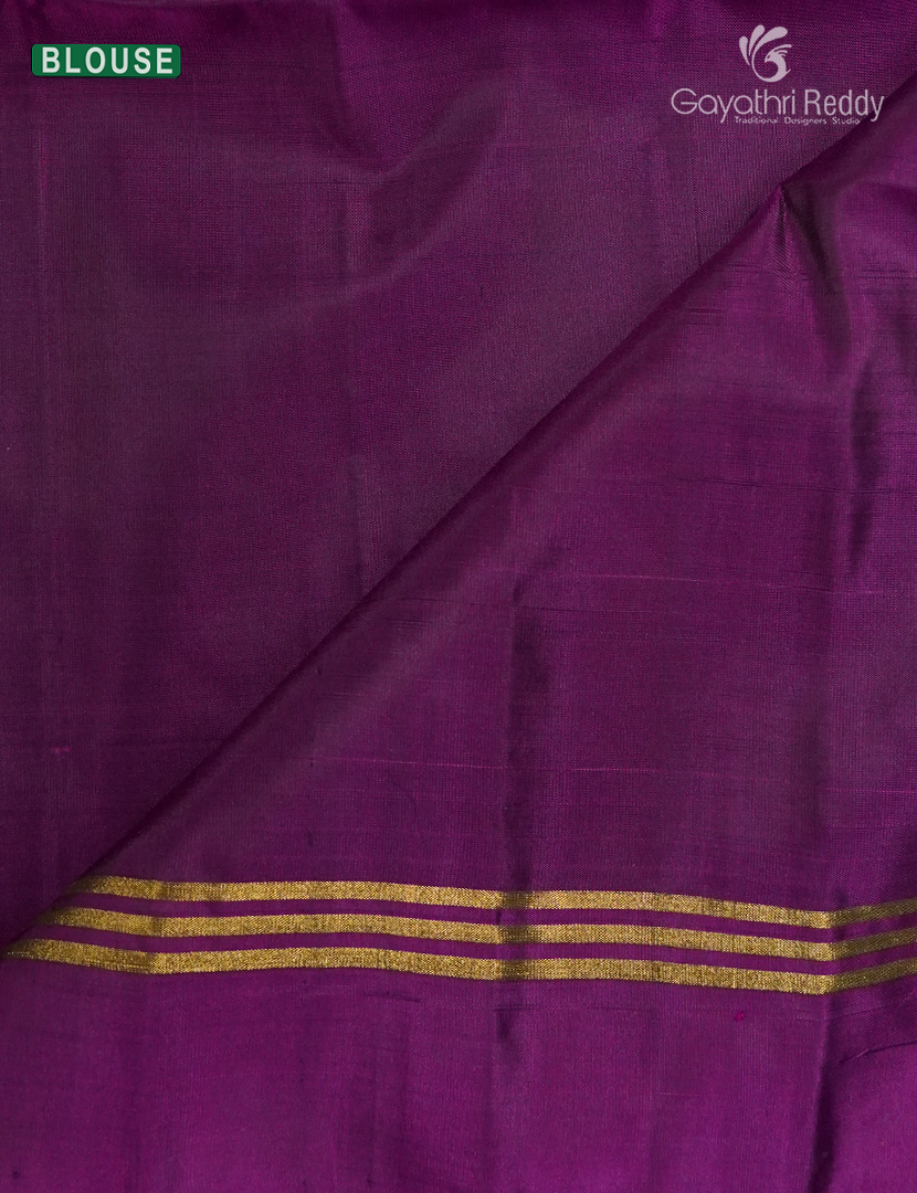 Light weight Kanchipuram Silk Saree in Bottle Green and Magenta