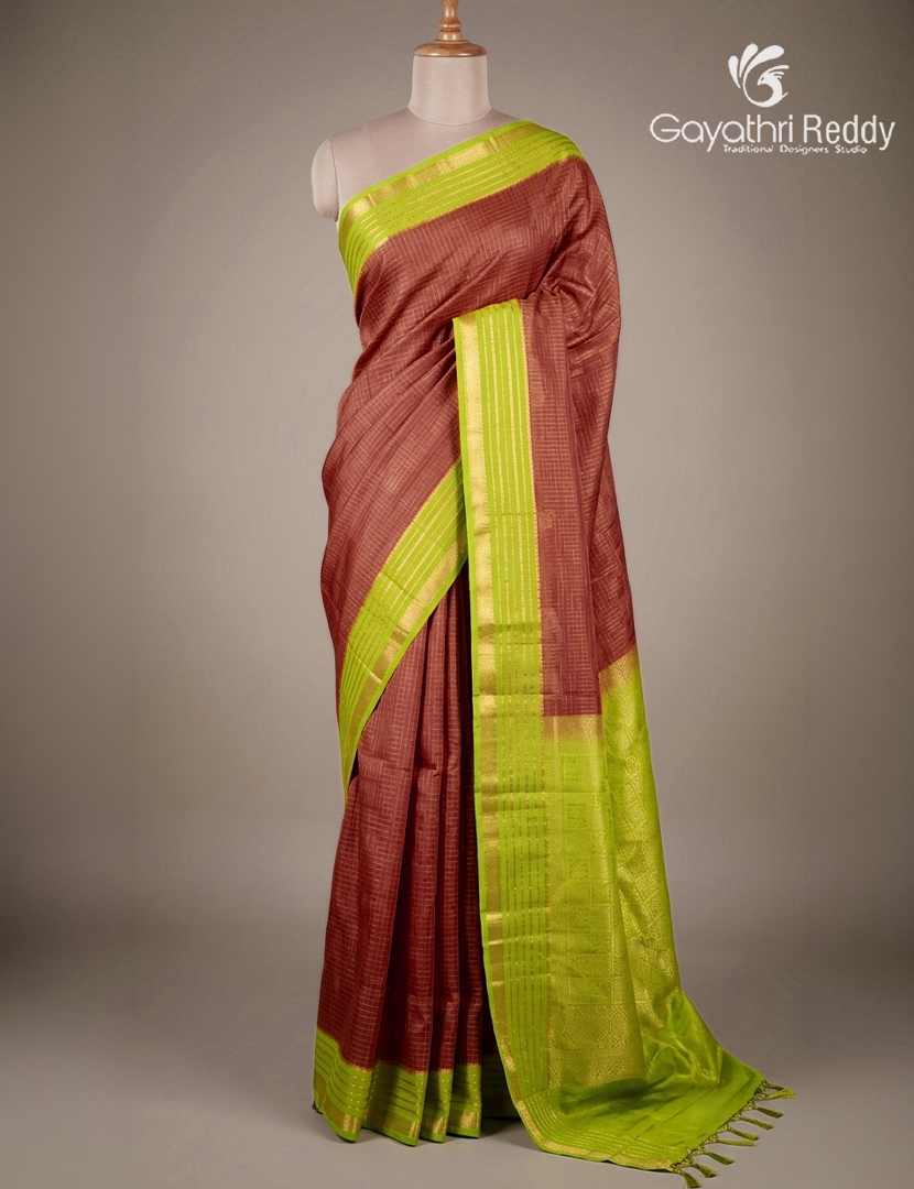 Pure Kanchipuram Vintage Silk Sare in Rust Red and Parrot Green