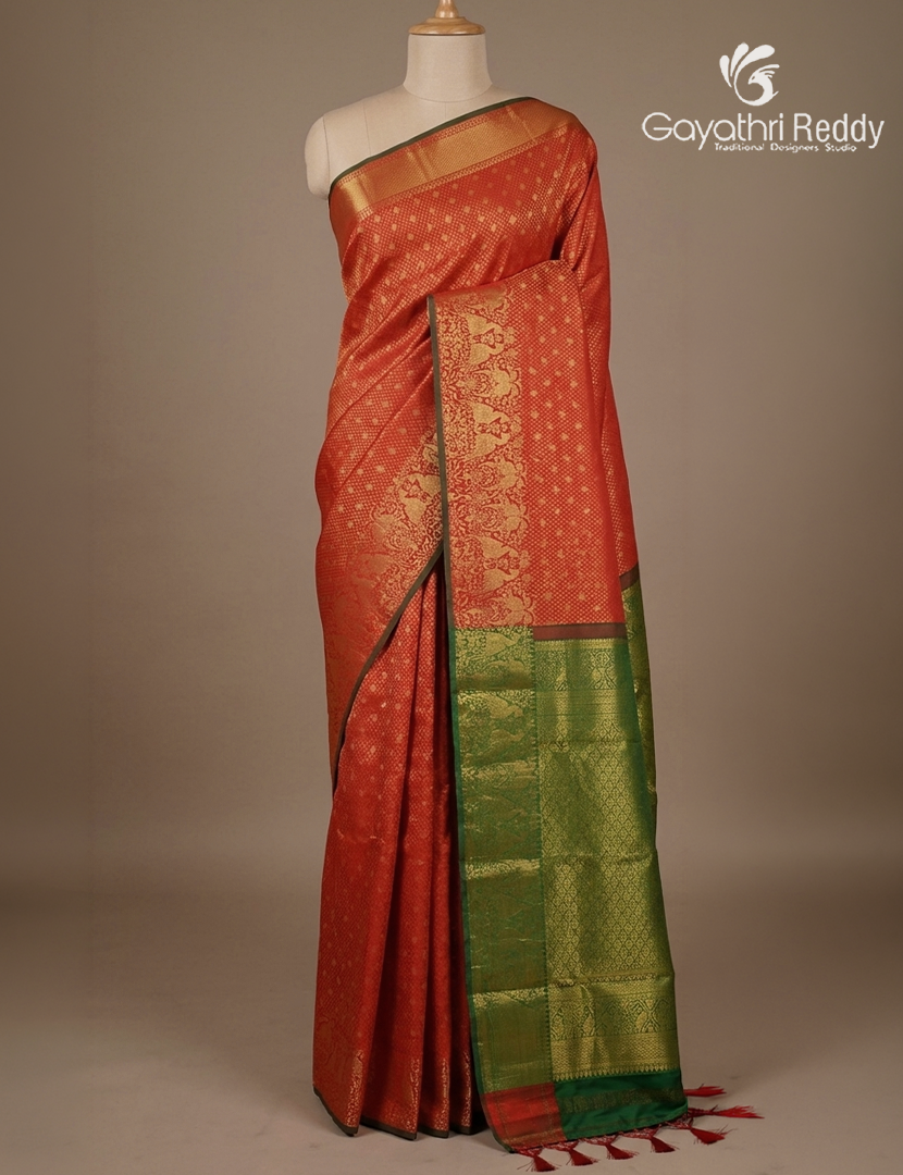 Pure Kanchipuram Silk Saree in Bridal Red (Butta Pattern )
