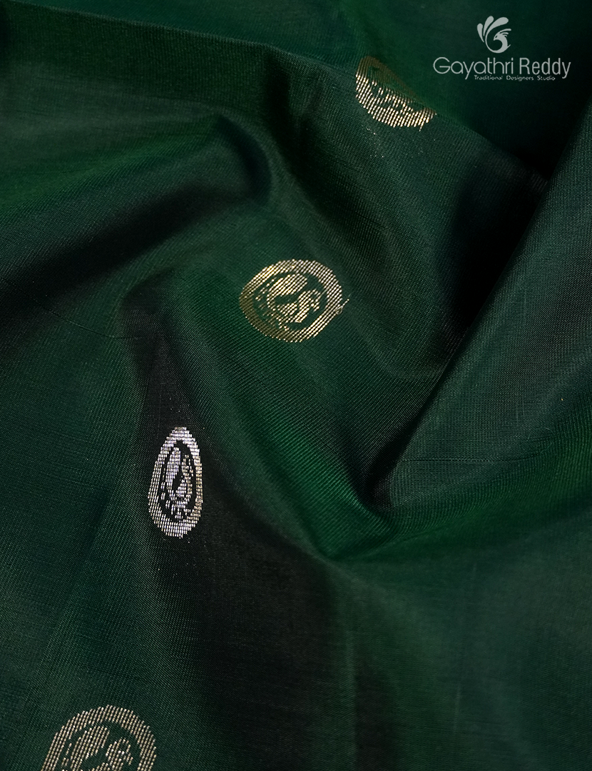 Light weight Kanchipuram Silk Saree in Bottle Green and Magenta