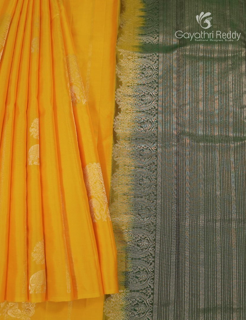 Pure Kanchipuram Silk Saree in Yellow and Green ( Butta Pattern )
