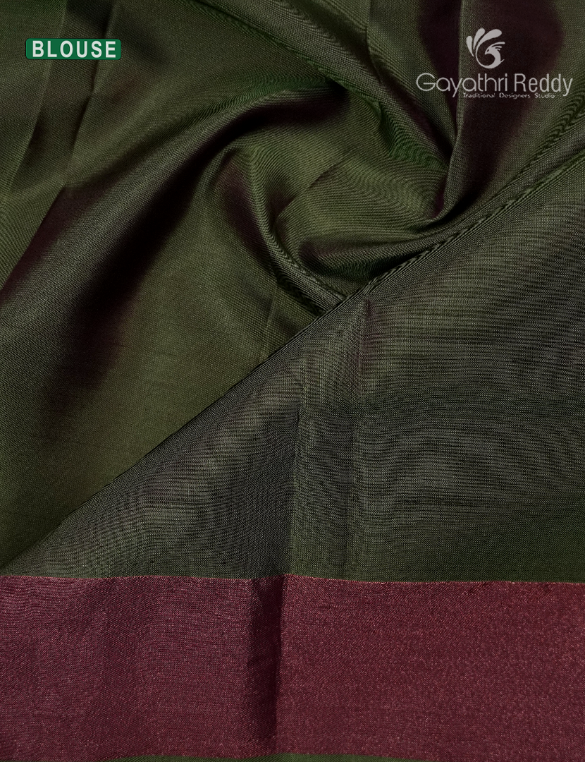 Pure Kanchipuram Silk Saree in Burgundy ( Small Borders )