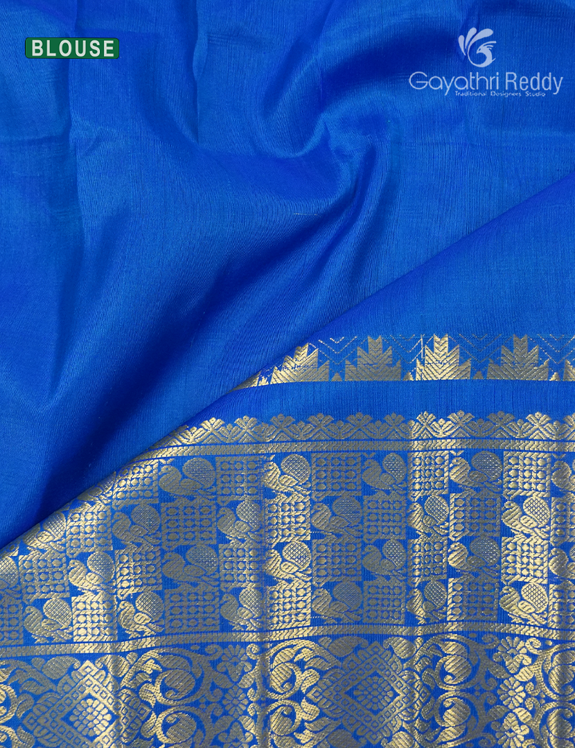 Pure Gadwal Silk Saree in Sea Foam Green and Blue