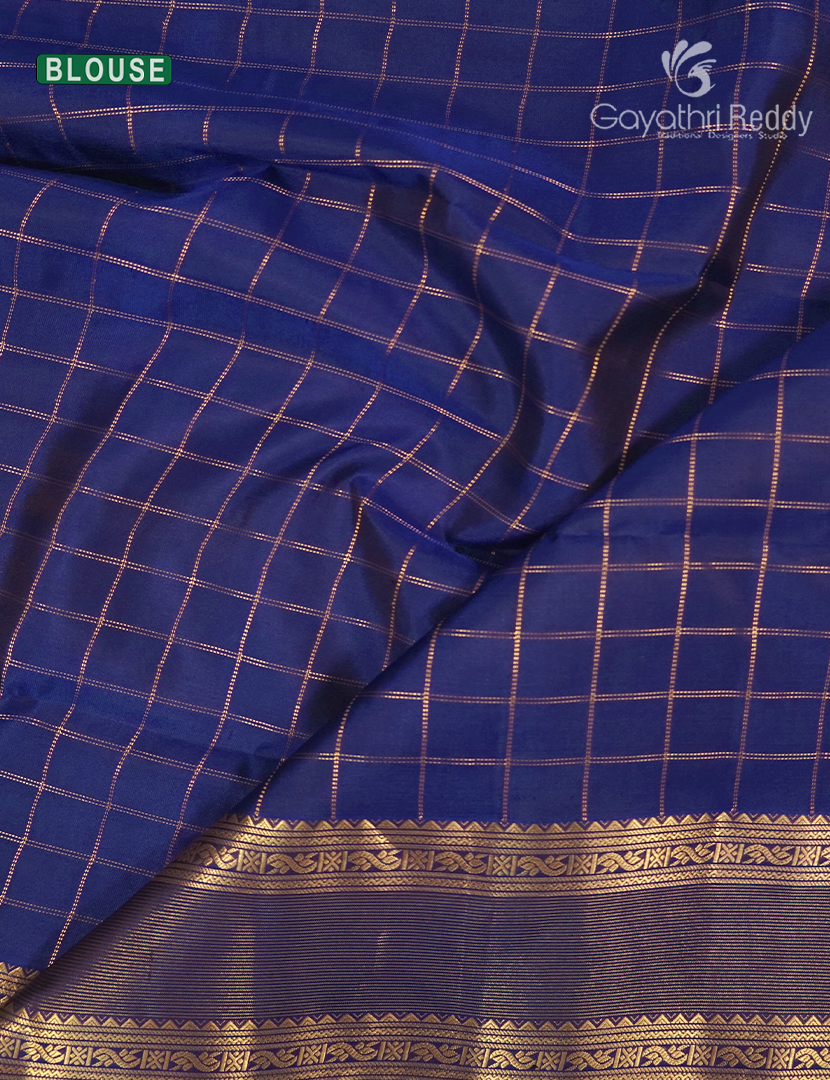 Pure Kanchipuram Vintage Silk Saree in Mehendi Green and Blue