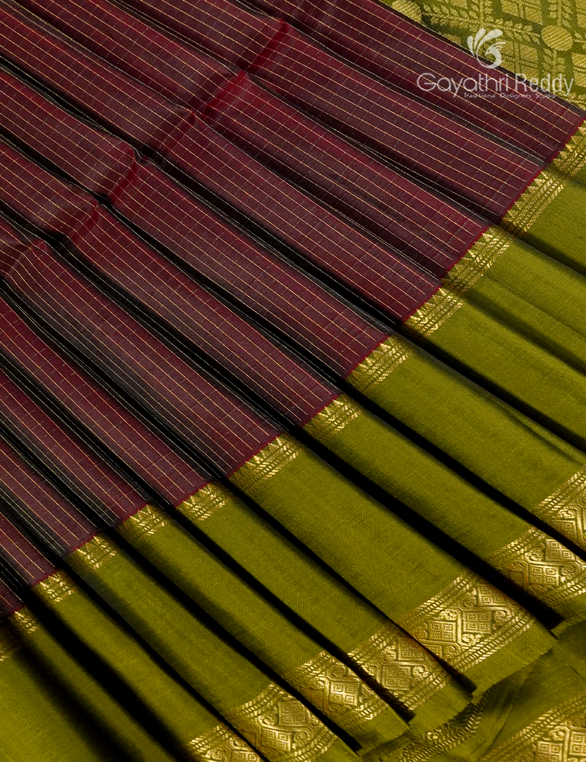 Pure Kanchipuram Silk Saree in Deep Maroon and Mehendi Green (Light Weight)