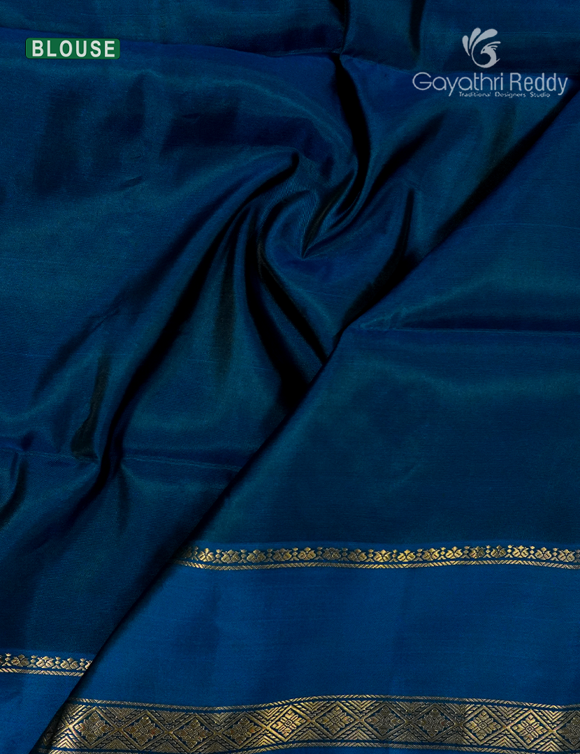 Pure Kanchipuram Silk Saree in Deep Purple and Deep Blue(Light Weight)