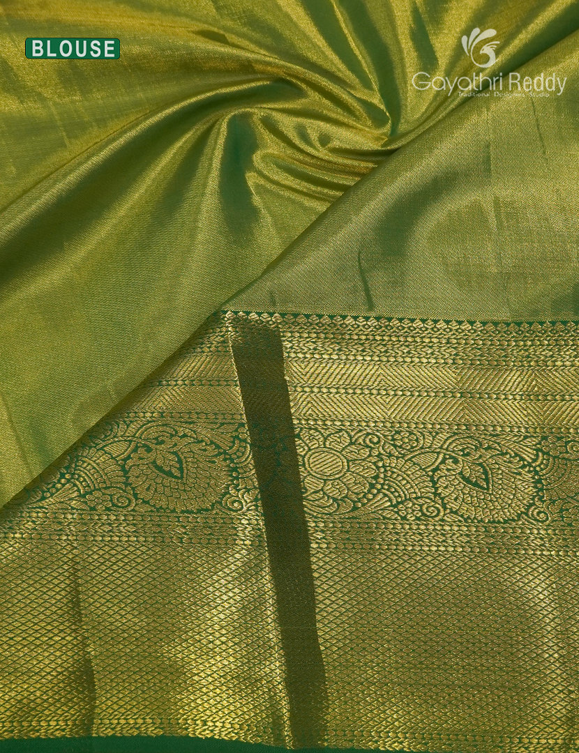 Pure Kanchipuram Silk Saree in Peach and Bottle Green ( Brocade Pattern )