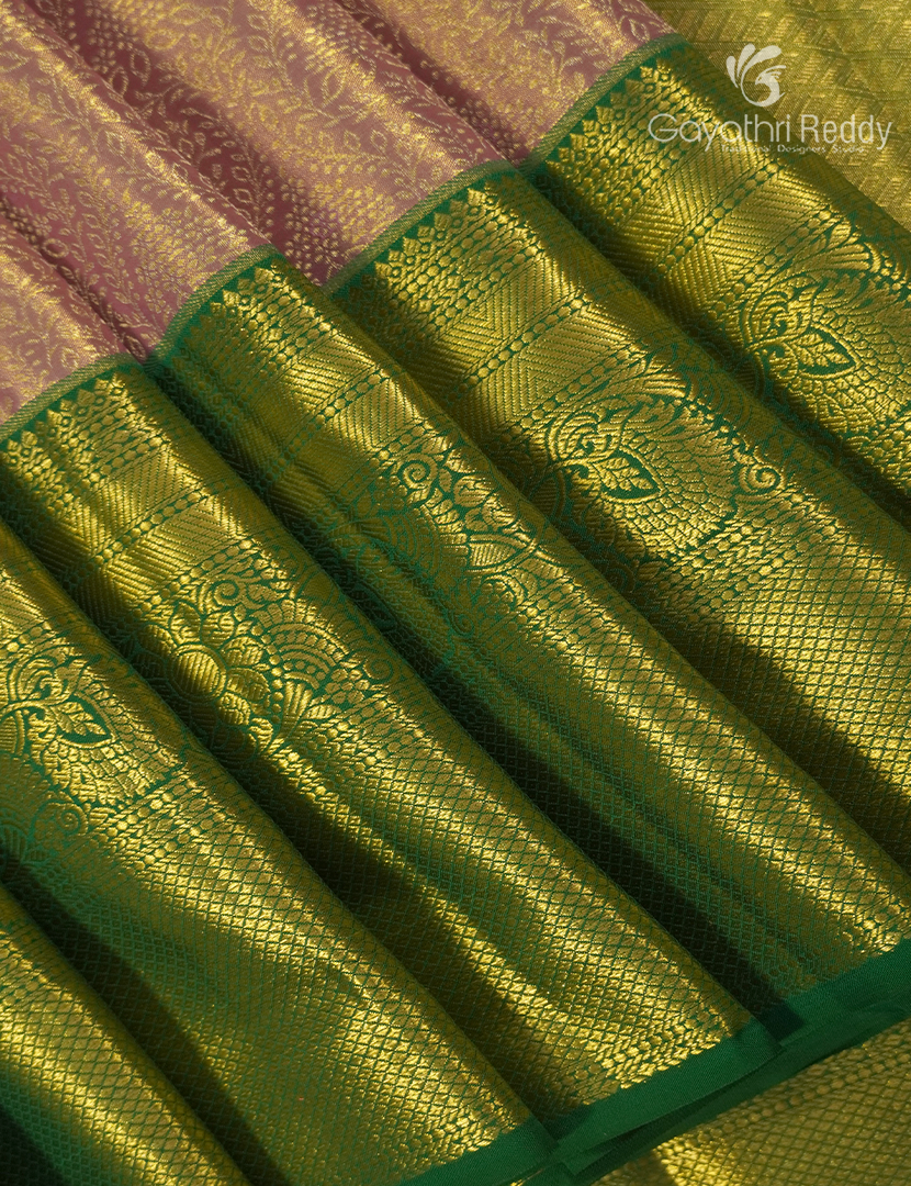 Pure Kanchipuram Silk Saree in Peach and Bottle Green ( Brocade Pattern )