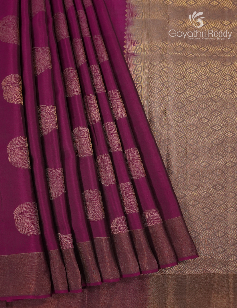 Pure Kanchipuram Silk Saree in Magenta ( Small Borders )