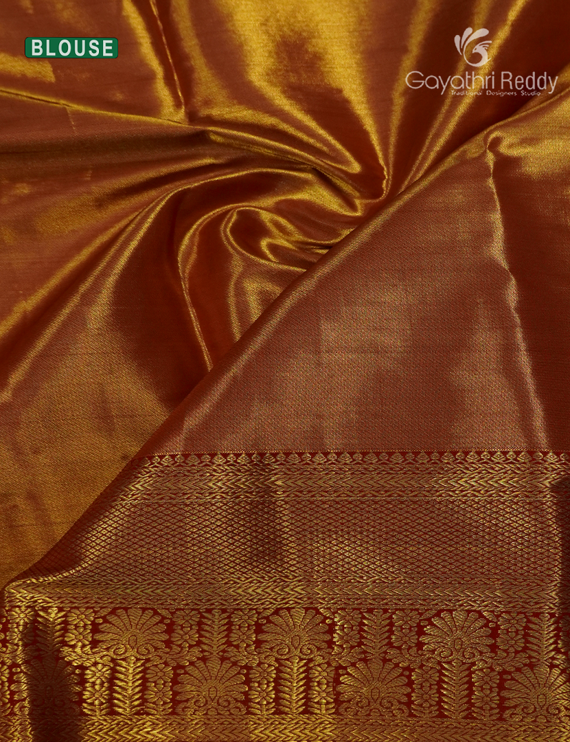 Pure Kanchipuram Silk Saree in Antique Gold and Maroon ( Brocade Pattern )