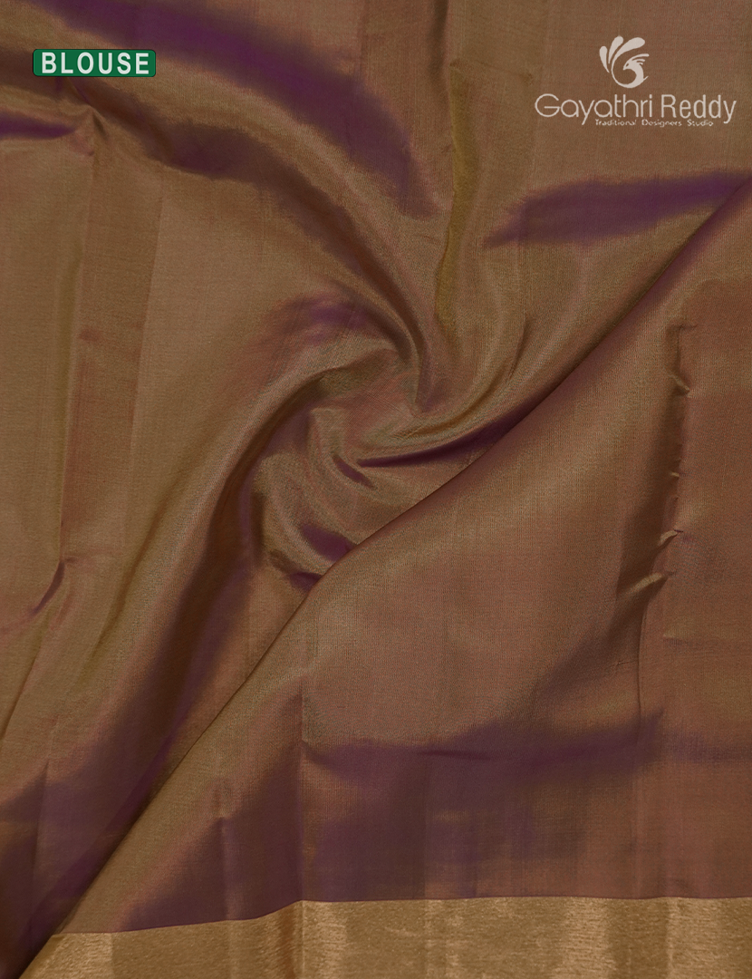 Pure Kanchipuram Silk Saree in Mehendi Green and Golden Beige ( Small Borders )