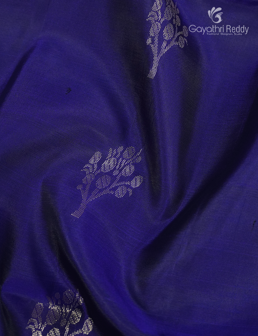 Light weight Kanchipuram Silk Saree in Navy Blue and Magenta