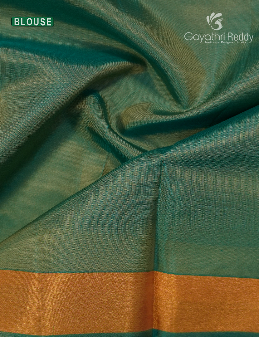 Pure Kanchipuram Silk Saree in Cream ( Small Borders )