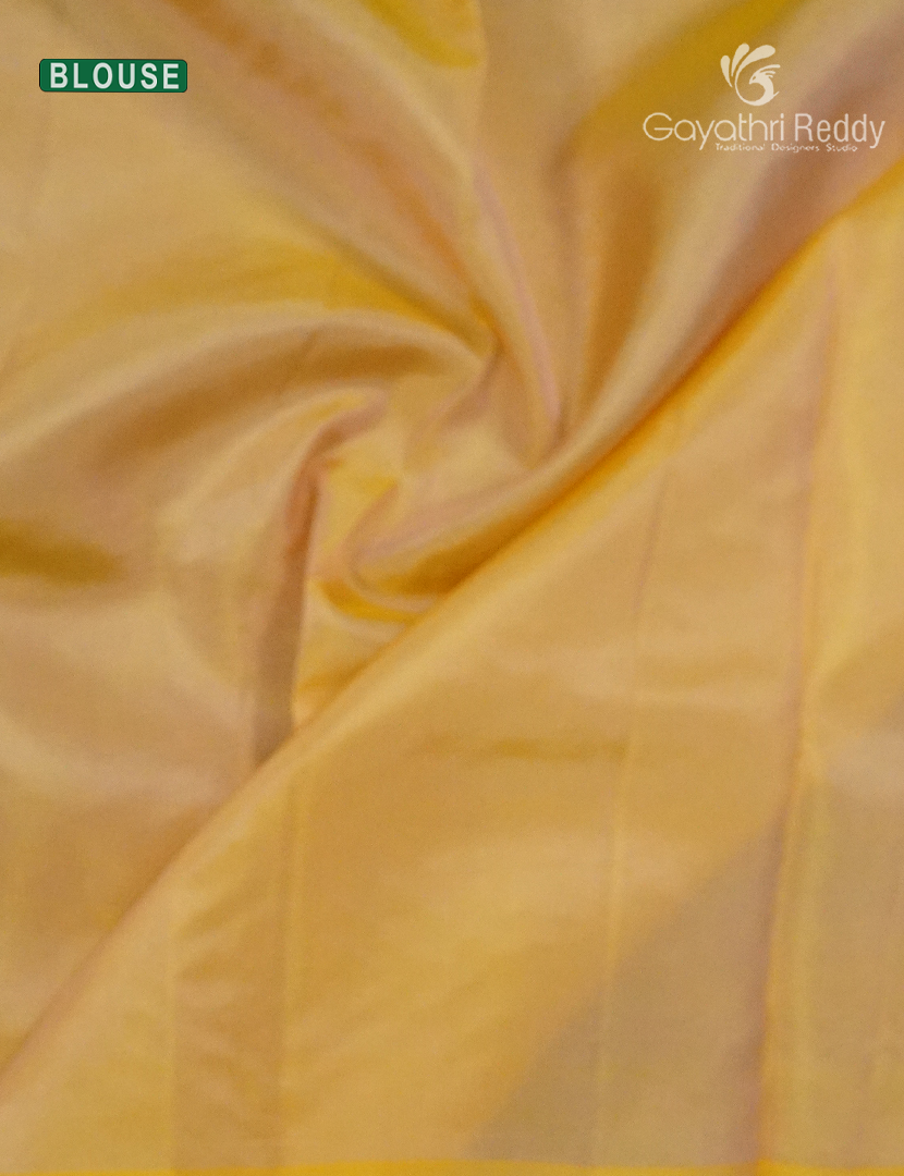 Pure Kanchipuram Silk Saree in Lavender ( Butta Style )