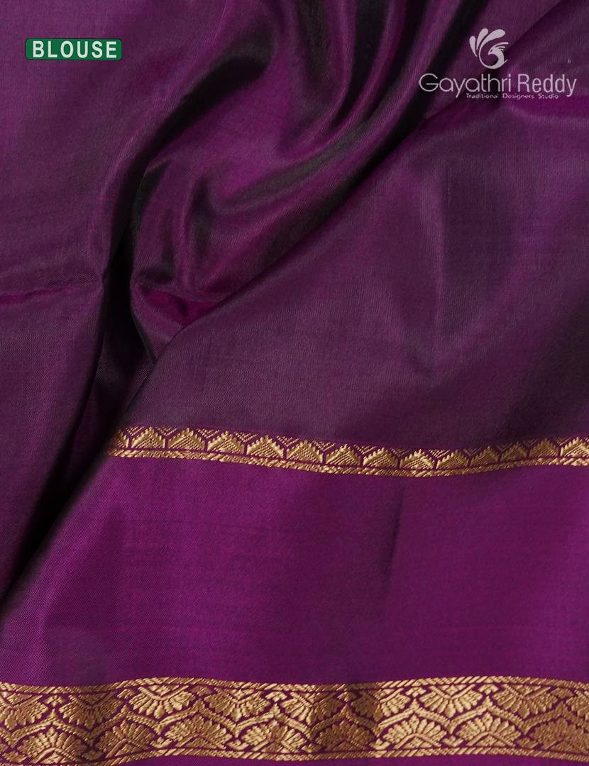 Pure Kanchipuram Silk Saree in Deep Mehendi Green and Magenta (Light Weight)-KP8791