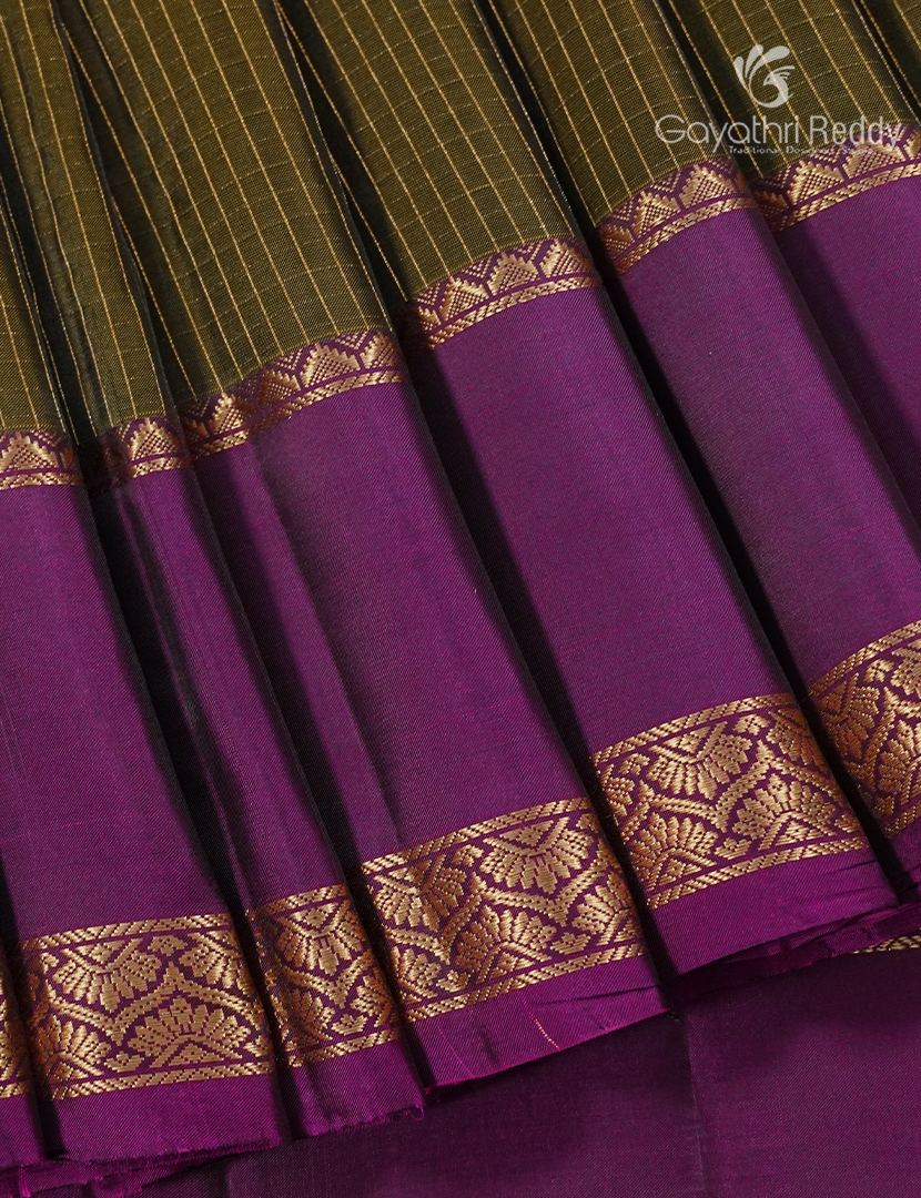 Pure Kanchipuram Silk Saree in Deep Mehendi Green and Magenta (Light Weight)-KP8791