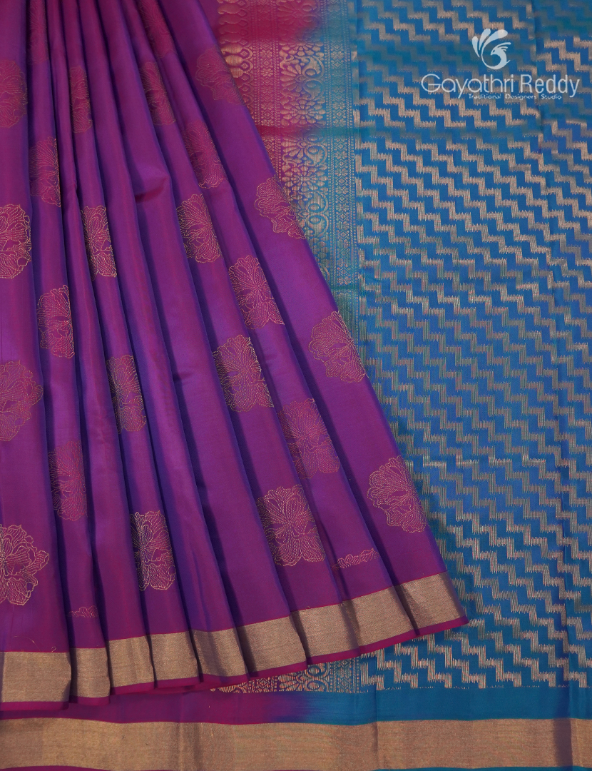 Pure Kanchipuram Silk Saree in Magenta ( Small Borders )