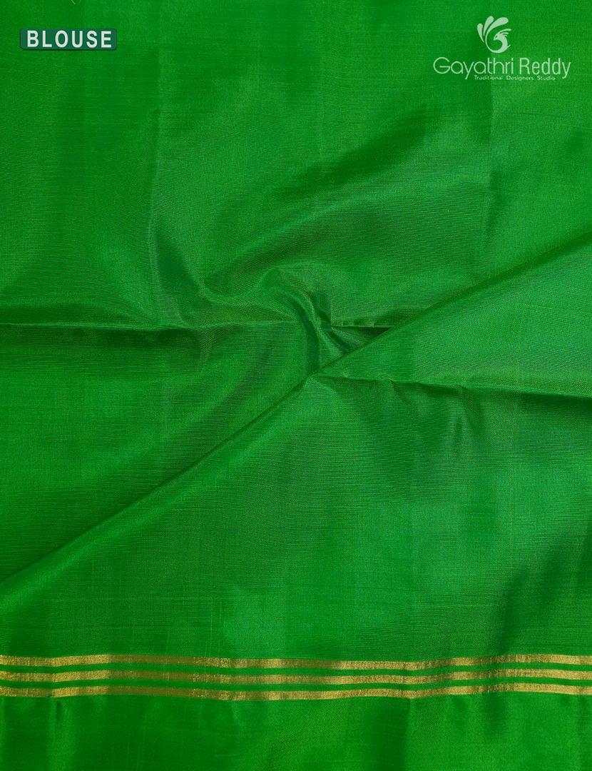 Light weight Kanchipuram Silk Saree in Deep Rama Green and Parrot Green