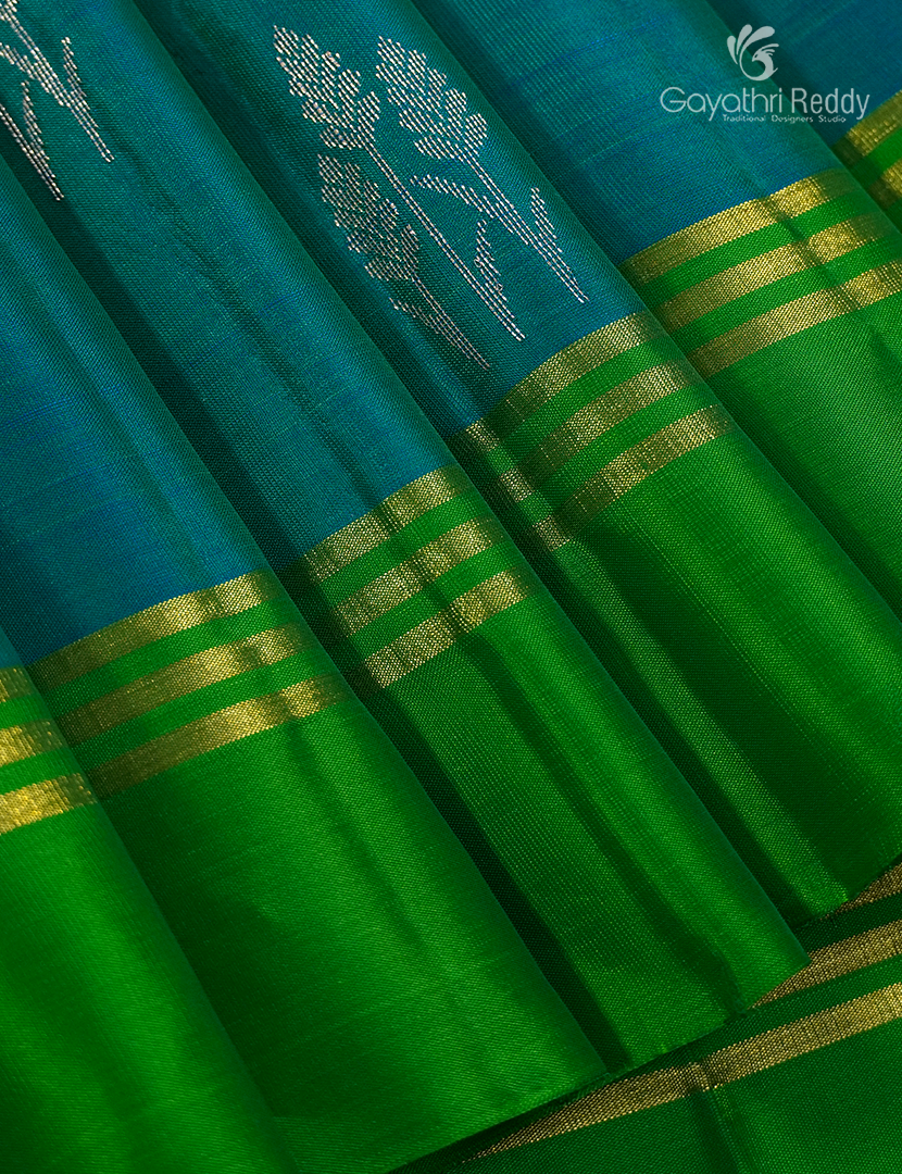 Light weight Kanchipuram Silk Saree in Deep Rama Green and Parrot Green