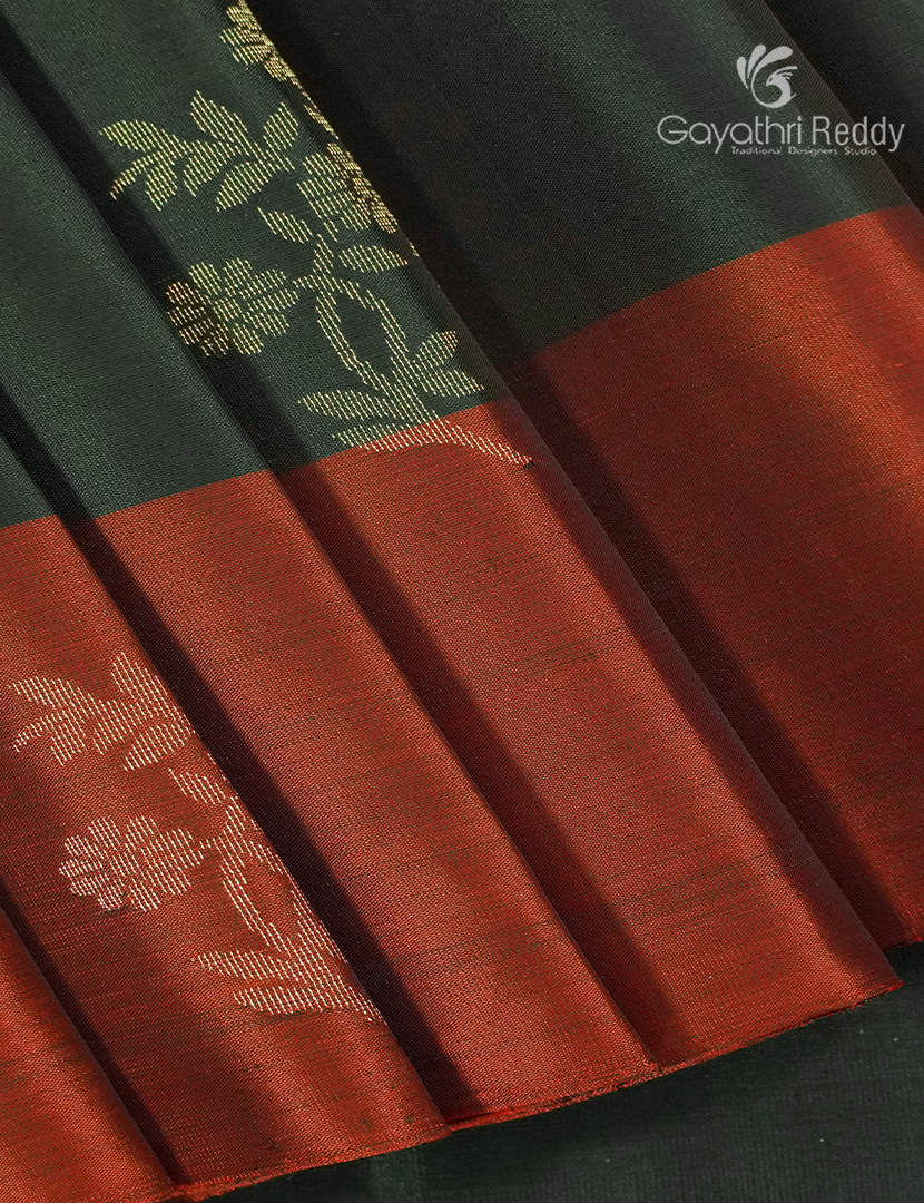 Pure Kanchipuram Soft Silk Saree in Bottle Green and Rust Orange