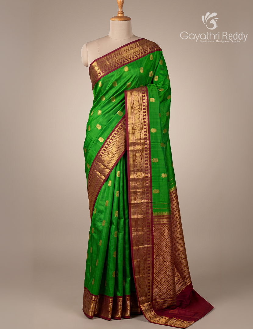 Pure Kanchipuram Silk Saree in Parrot Green and Maroon (Medium Borders )