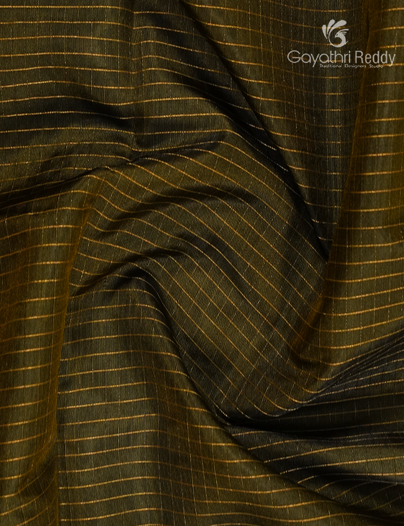 Pure Kanchipuram Silk Saree in Mehendi Green and Deep Red(Light Weight)