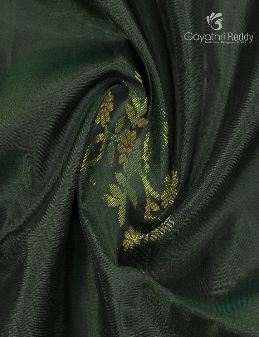 Pure Kanchipuram Soft Silk Saree in Bottle Green and Rust Orange