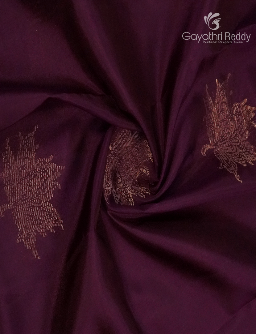 Pure Kanchipuram Silk Saree in Deep Magenta ( Butta Style )