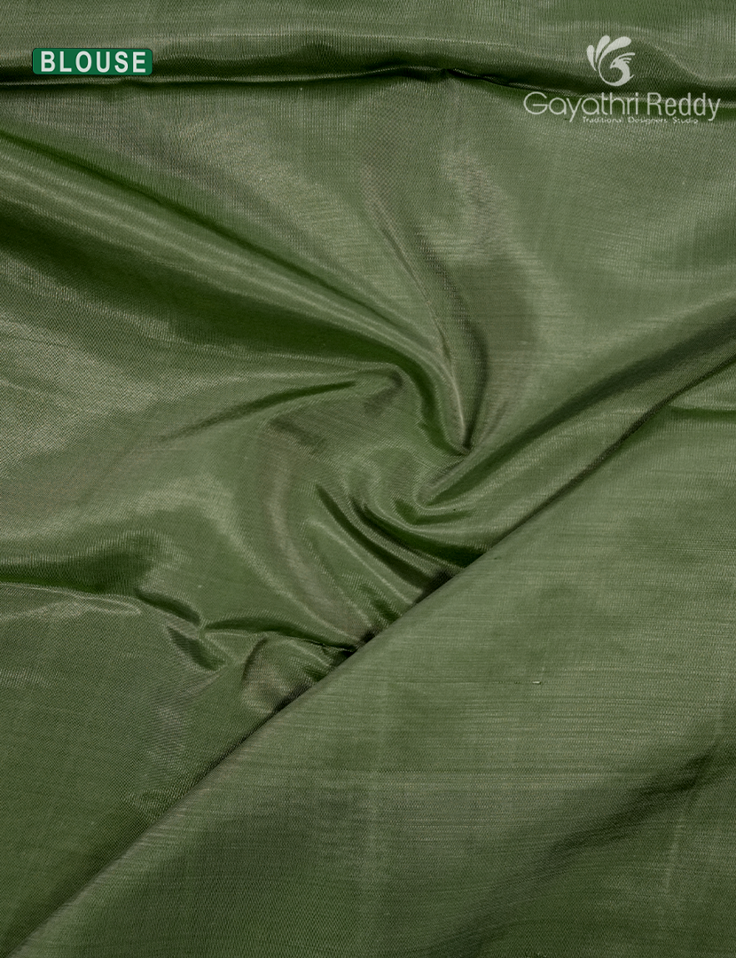 Pure Kanchipuram Soft Silk Saree in Cream and Pista Green