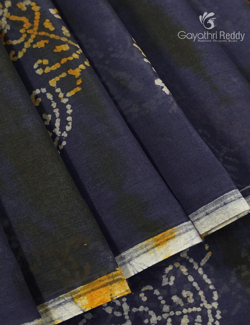 Cotton Batik Print Saree in Grey