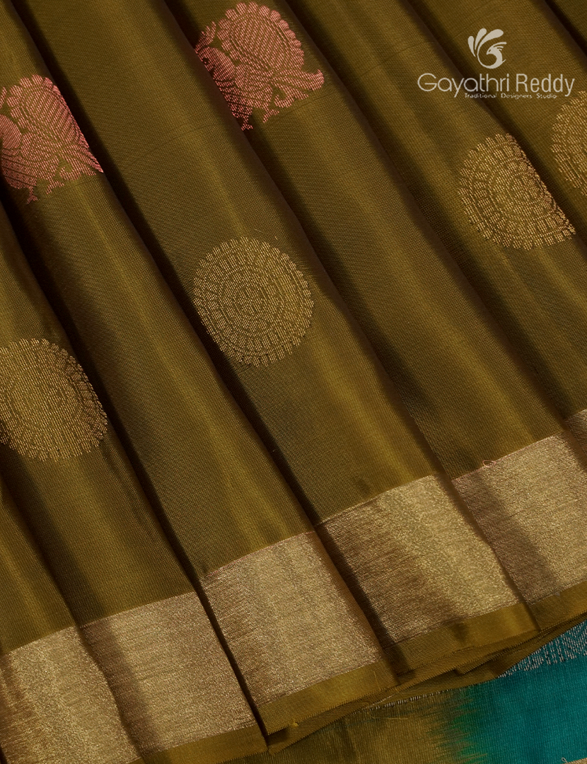 Pure Kanchipuram Silk Saree in Mehendi Green and Teal Blue (Small Border )