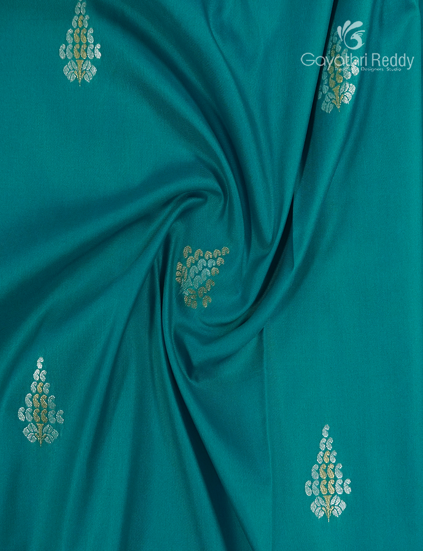 Semi Kanchipuran Silk Saree in Deep Rama Blue and Magenta